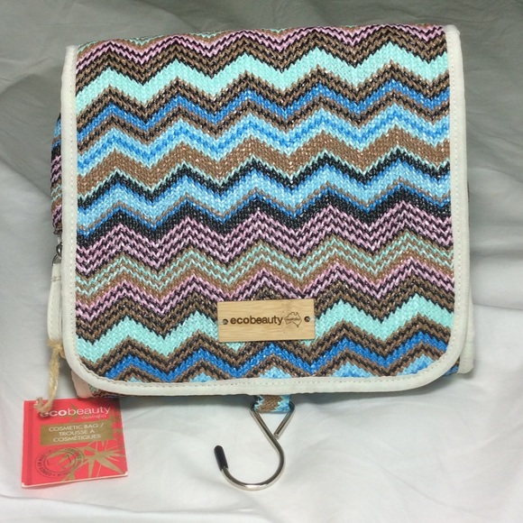 Eco Beauty Australia Handbags - Eco Beauty Australia hanging travel kit NEW!